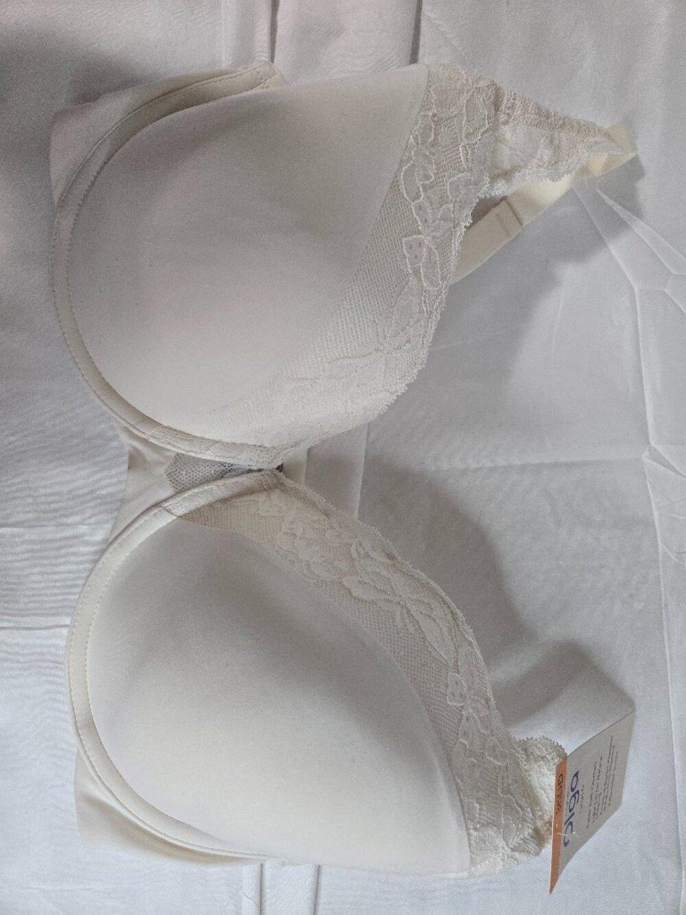 OLGA lightly lined 36DD cream ivory seamless back bra soft